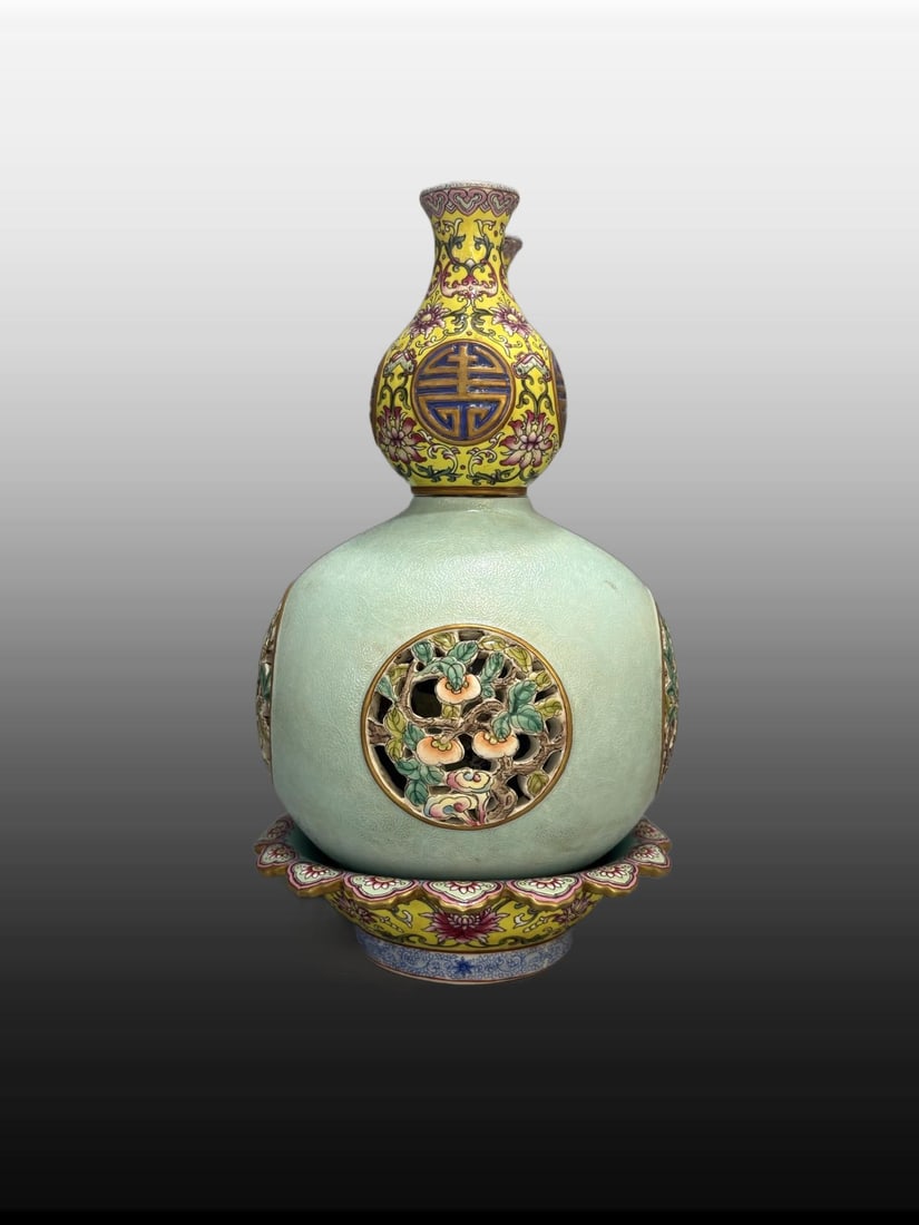 A Exquisite Turquoise-Ground Peach Pattern Vase - 7