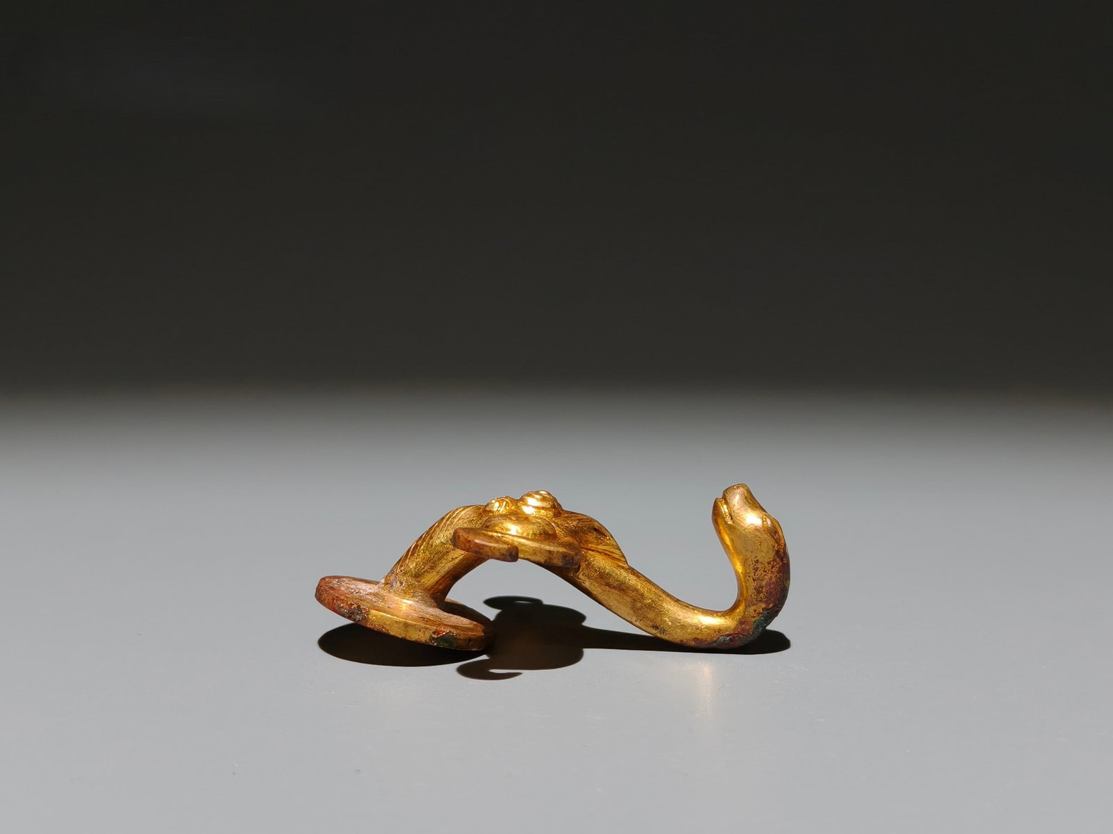 A Exquisite Gilt Bronze Dragon Handheld Carving: A Exquisite Gilt Bronze Dragon Handheld Carving,Han Dynasty, China,Size:2.4inx1.7in,Weight:g 铜鎏金龙手把件,中国汉代