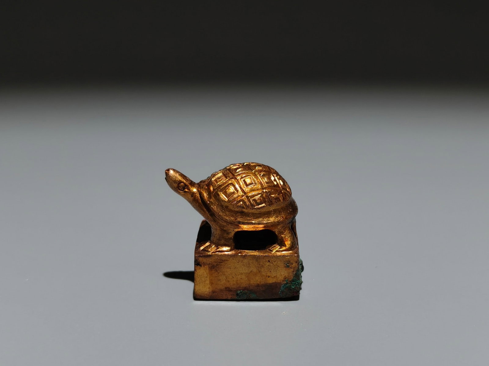 A Exquisite Gilt Bronze Turtle Seal - 5