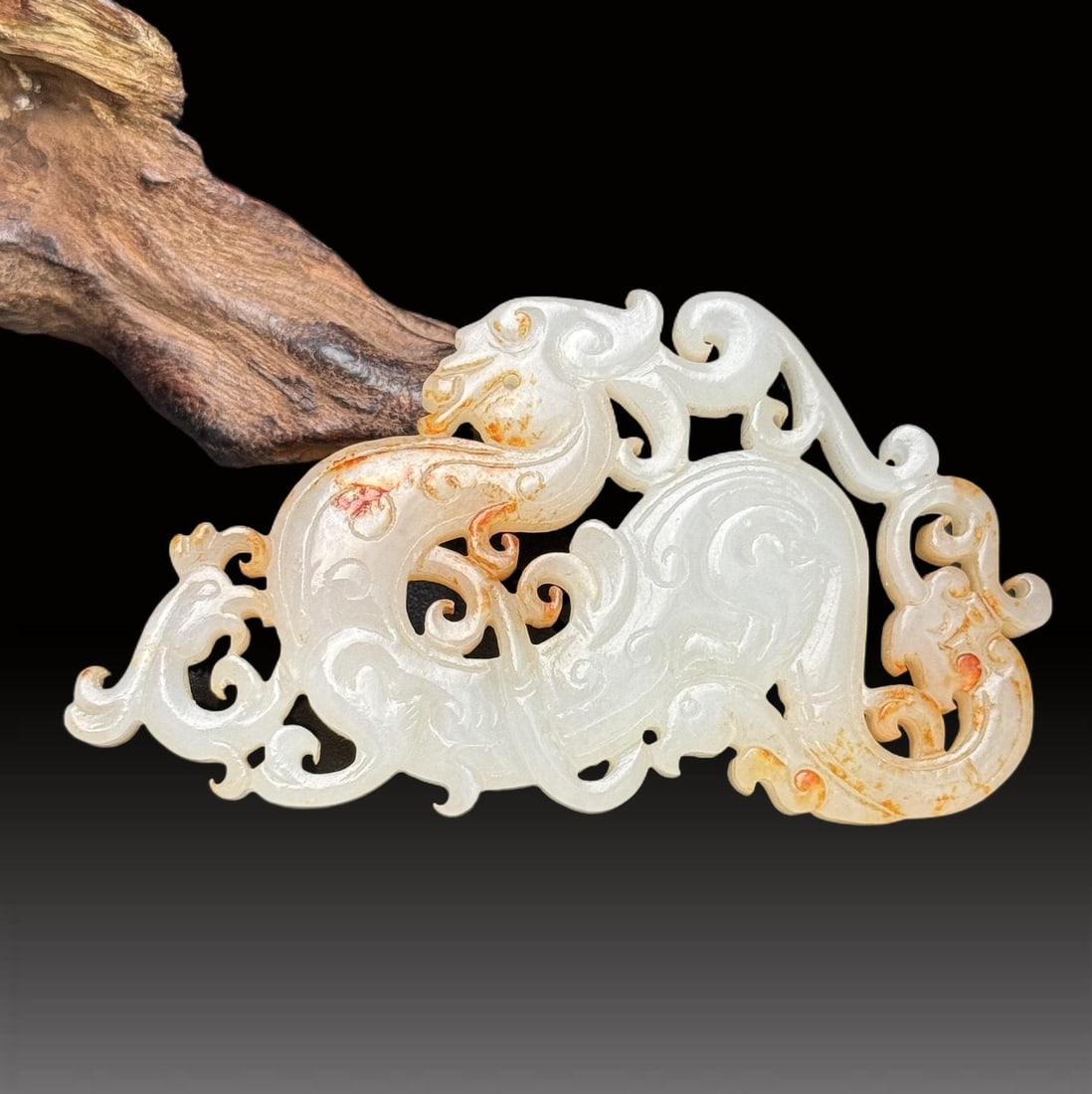A Exquisite Hotan Jade Dragon Jade Pendant: A Exquisite Hotan Jade Dragon Jade Pendant,Qing Dynasty, China,Size:3.3inx1.8inx0.3in,Weight:41g 和田玉龙玉佩,中国清代