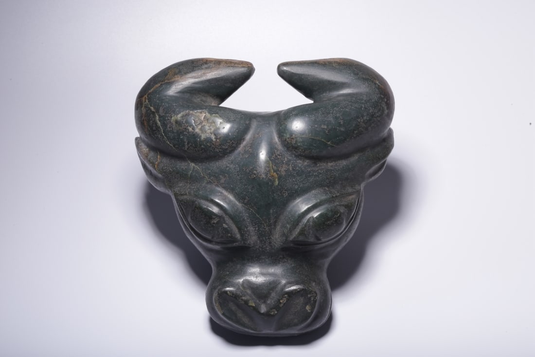 A Exquisite Gaogu Jade Buffalo Mask: A Exquisite Gaogu Jade Buffalo Mask,Ancient Time, China,Size:7.5inx6.7inx2.6in ,Weight:2066g 高古玉牛面具,远古时期