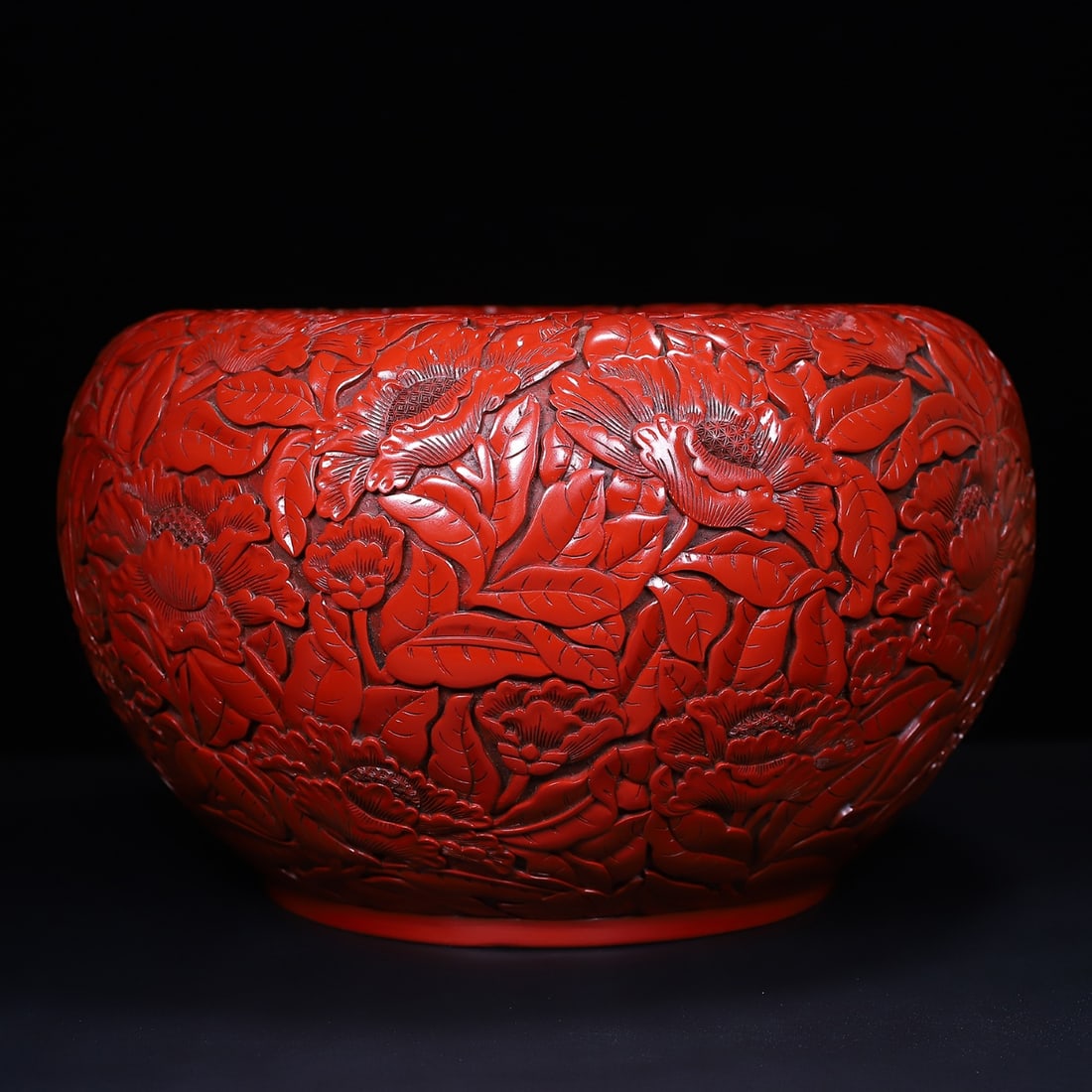 A Exquisite Carved Red Lacquer Flower Pattern Vat: A Exquisite Carved Red Lacquer Flower Pattern Vat,Qing Dynasty, China,Qianlong Four-character Mark,Size:15.4inx9.8inx15.4in