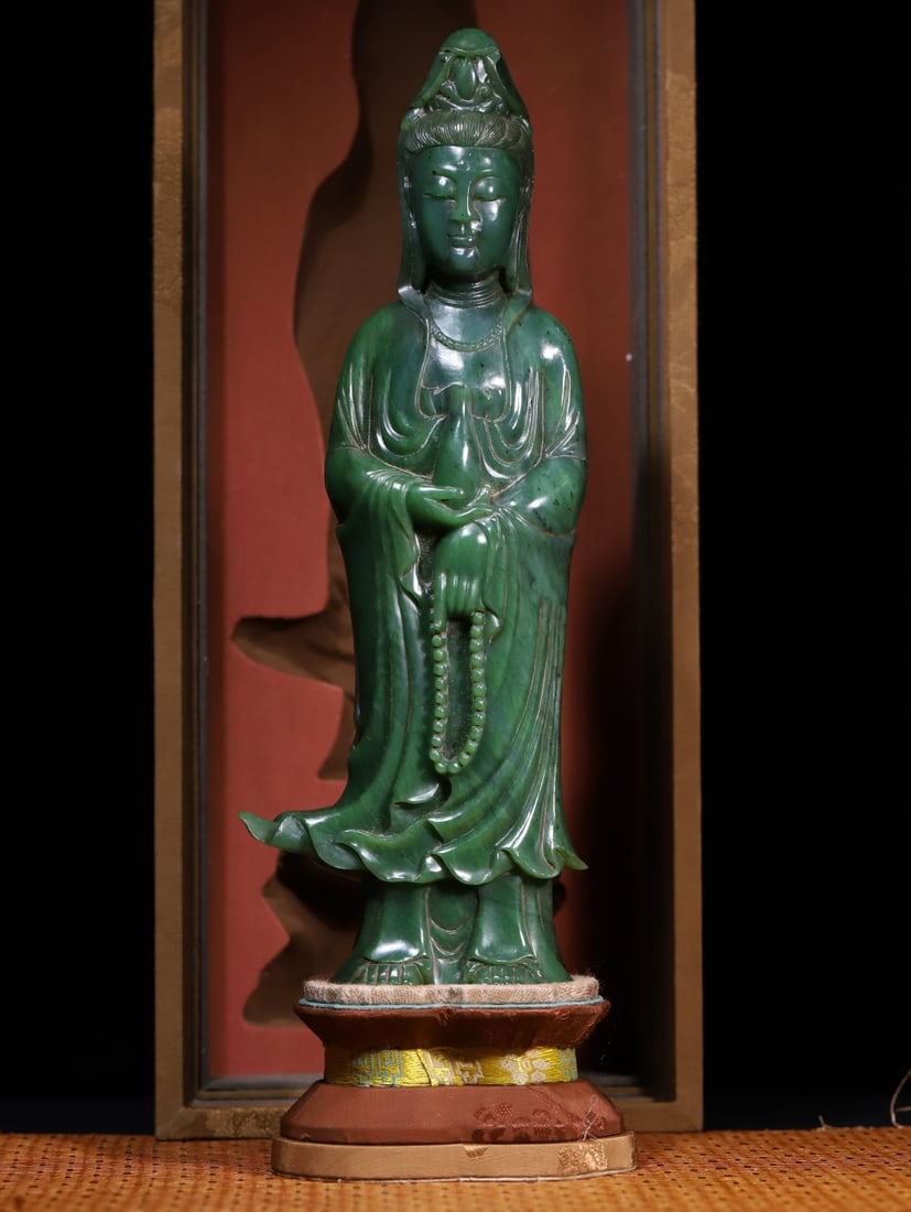 A Exquisite Hotan Jasper Avalokitesvara Ornament: A Exquisite Hotan Jasper Avalokitesvara Ornament,Qing Dynasty, China,Size:10.2inx3.7inx1.8in,Weight:1196g