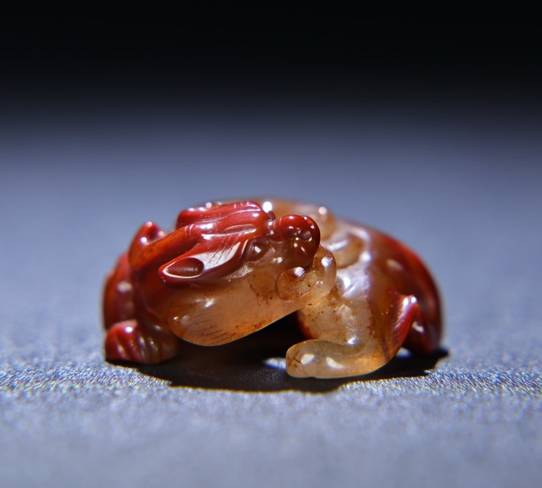 A Exquisite Hetian Jade Dragon Ornament: A Exquisite Hetian Jade Dragon Ornament,Han Dynasty, China,Size:1.4inx1.3inx0.6in,Weight:19g 和田玉龙摆件,中国汉代