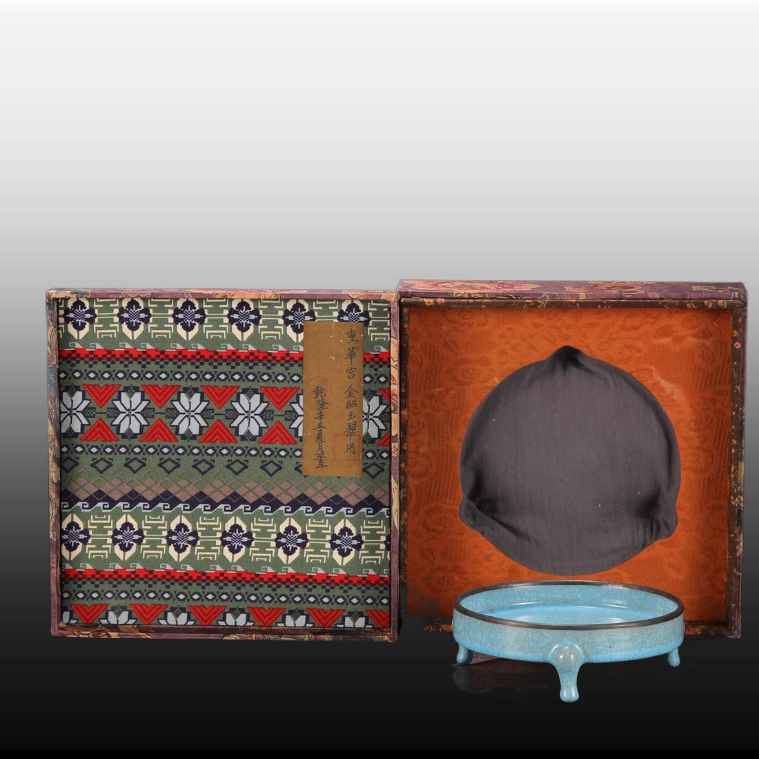 A Exquisite Ru yao Sky Blue Glazed Ice Crackle Pattern Tripod Censer Brush Washer (1 of 8)