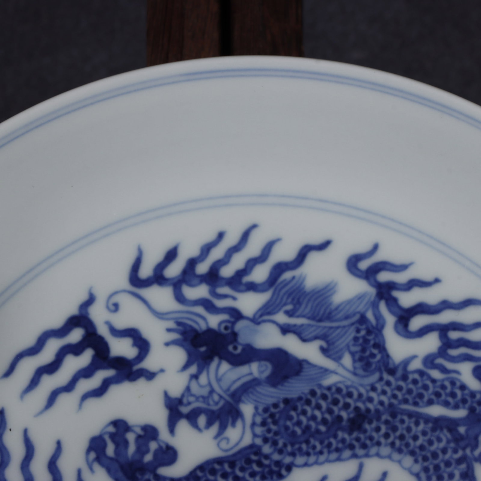 A Exquisite Blue and White Dragon Pattern Plate - 2