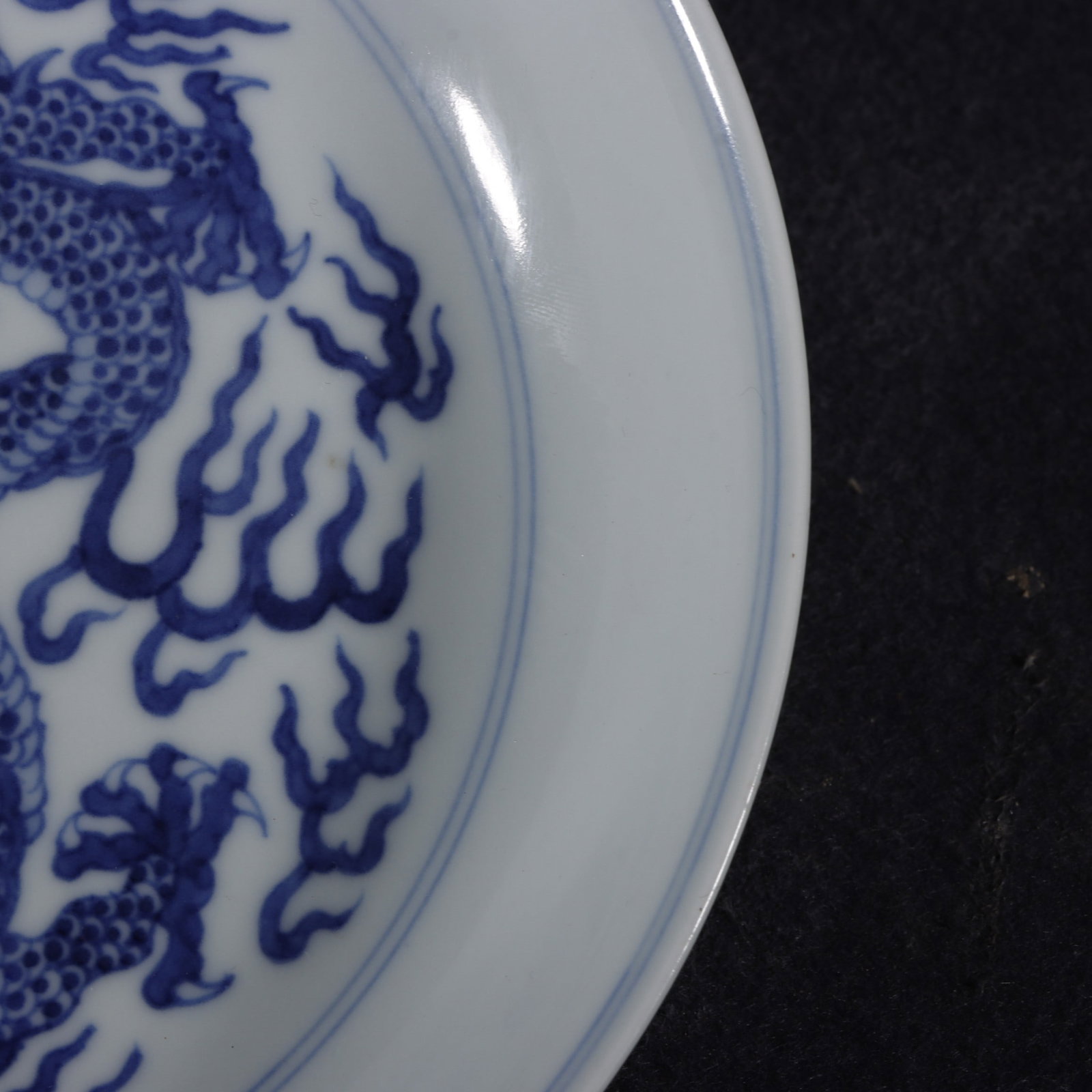 A Exquisite Blue and White Dragon Pattern Plate - 4