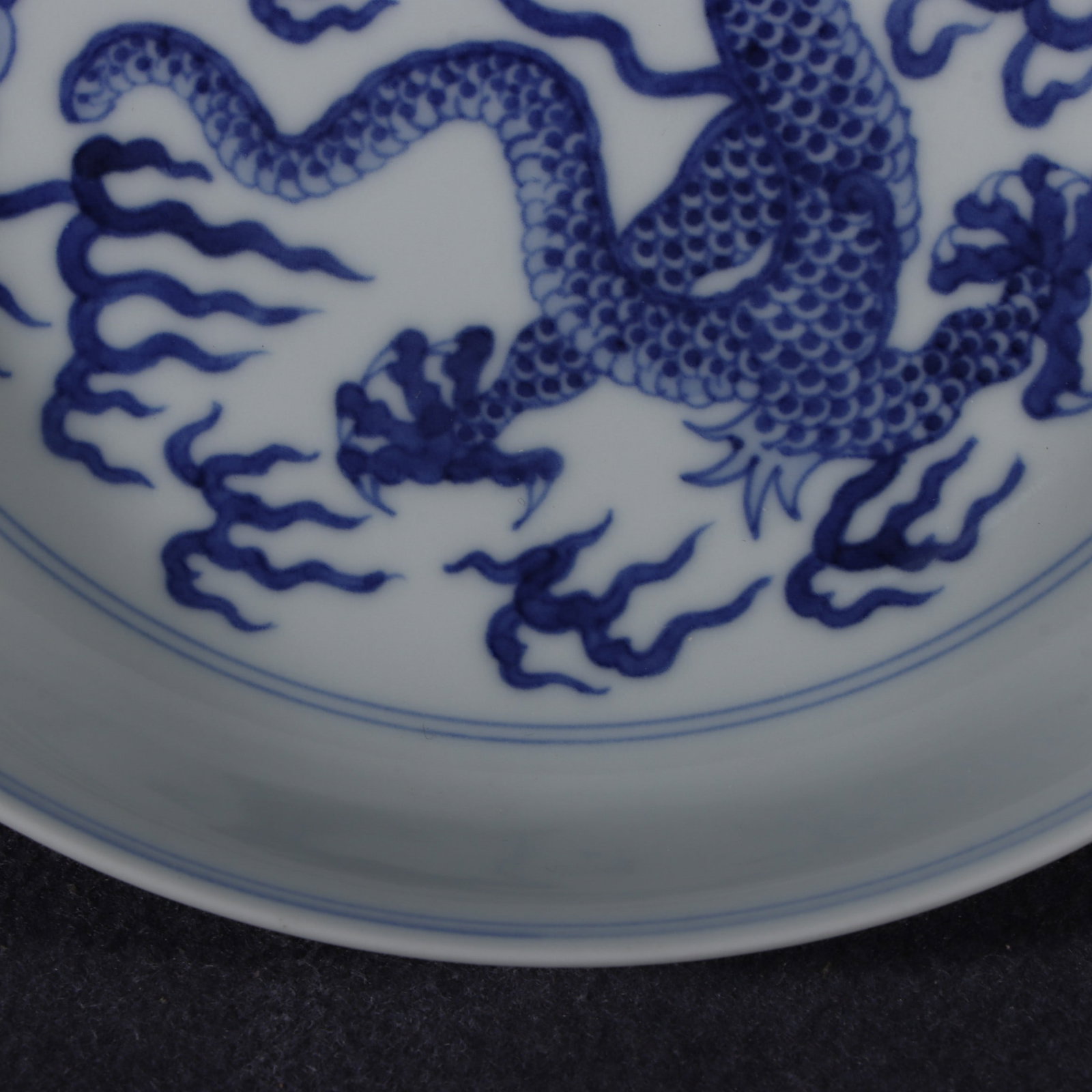 A Exquisite Blue and White Dragon Pattern Plate - 5
