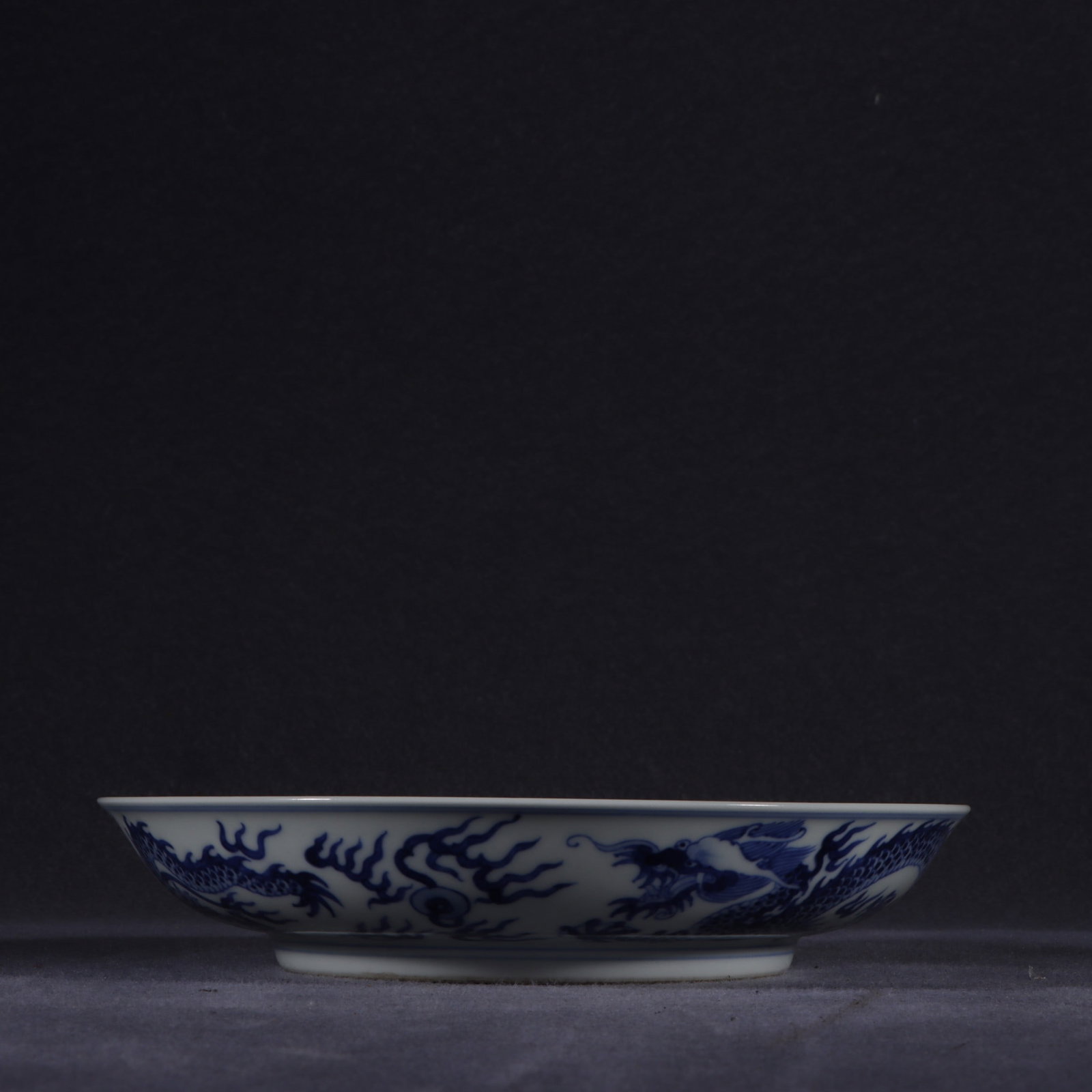 A Exquisite Blue and White Dragon Pattern Plate - 9