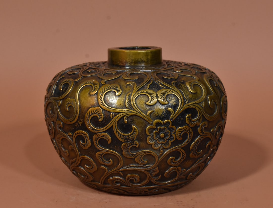 A Exquisite Coppery Lotus Pattern Vase: A Exquisite Coppery Lotus Pattern Vase,Ming Dynasty, China,Size:4.7inx6.7in,Weight:1475g 铜制缠枝莲纹瓶,中国明代