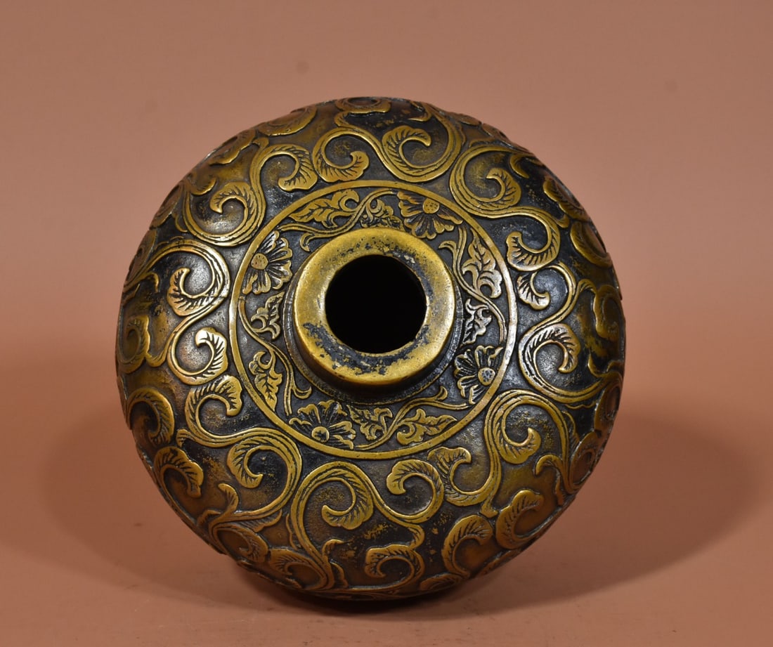 A Exquisite Coppery Lotus Pattern Vase - 8