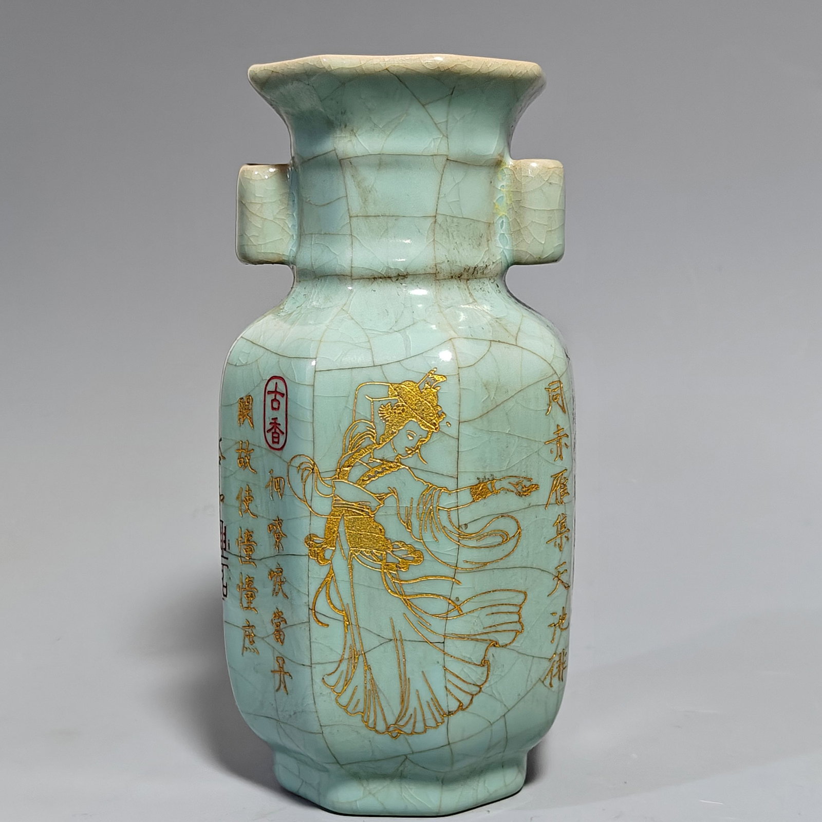 A Exquisite Ru Porcelain Painted Gold Ice crackle pattern Vase Ornament: A Exquisite Ru Porcelain Painted Gold Ice crackle pattern Vase Ornament,Song Dynasty, China,With Mark,Size:8.7inx3.9in 汝瓷描金冰裂纹瓶摆件,