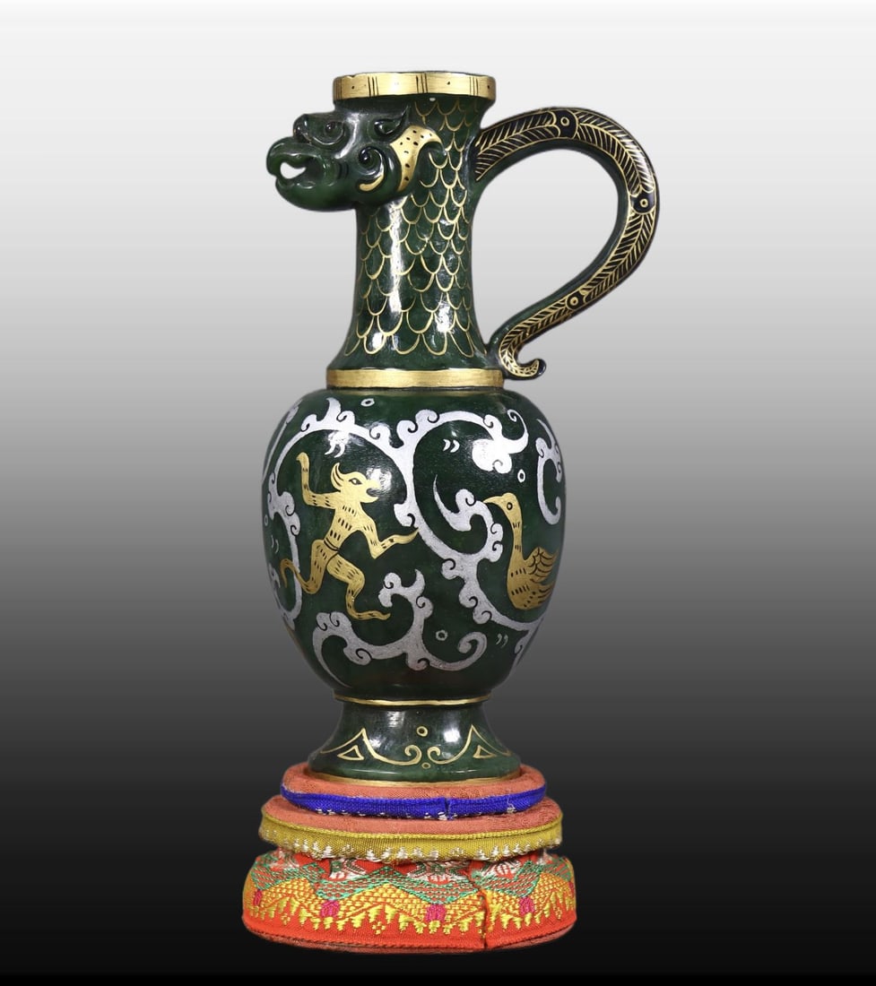 A Exquisite Hotan Jasper Gold and Silver Inlaid Animal Head Ewer: A Exquisite Hotan Jasper Gold and Silver Inlaid Animal Head Ewer,Qing Dynasty, China,Size:7.3inx3.9inx2.8in,Weight:679g
