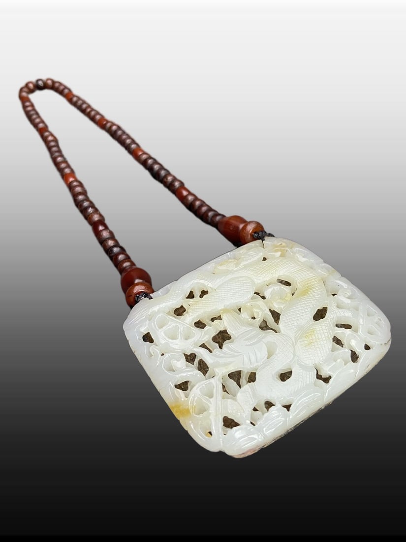 A Exquisite Hotan Jade Dragon Pendant: A Exquisite Hotan Jade Dragon Pendant,Ming Dynasty, China,Size:2.7inx2.3inx0.8in,Weight:117g 和田玉龙吊坠,中国明代