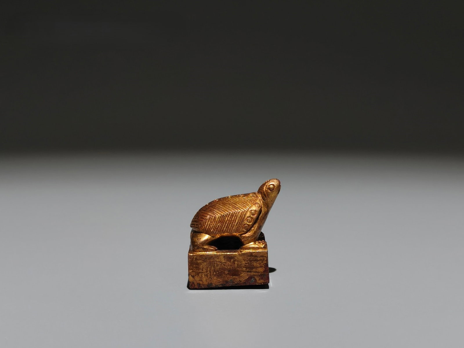 A Exquisite Gilt Bronze Turtle Seal: A Exquisite Gilt Bronze Turtle Seal,Han Dynasty, China,Size:1.3inx1.2inx1in,Weight:g 铜鎏金龟印章,中国汉代
