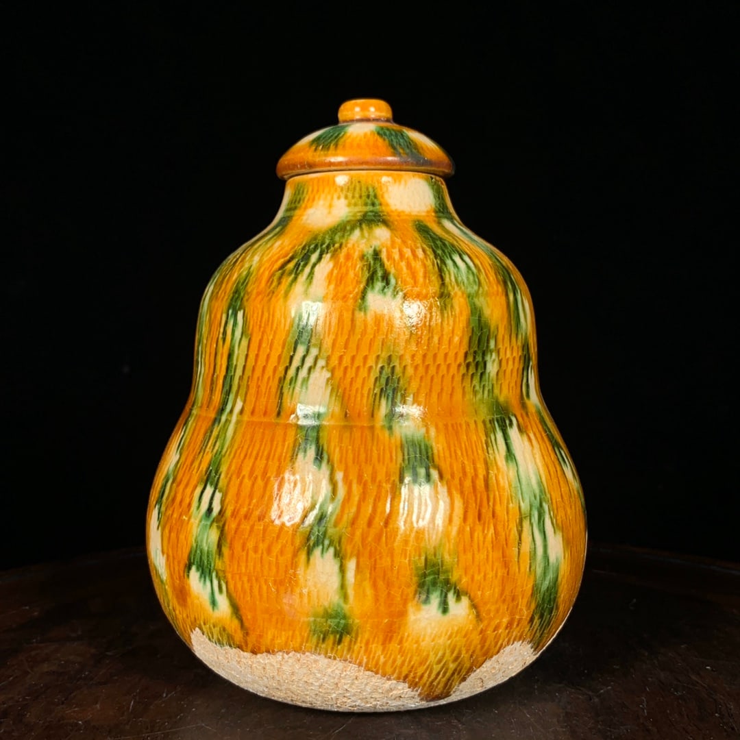 A Exquisite Tang Tri-Color Glazed Pottery Pear-Shaped Jar: A Exquisite Tang Tri-Color Glazed Pottery Pear-Shaped Jar,Tang Dynasty, China,Size:5.9inx4.3in 唐三彩梨形罐,中国唐代