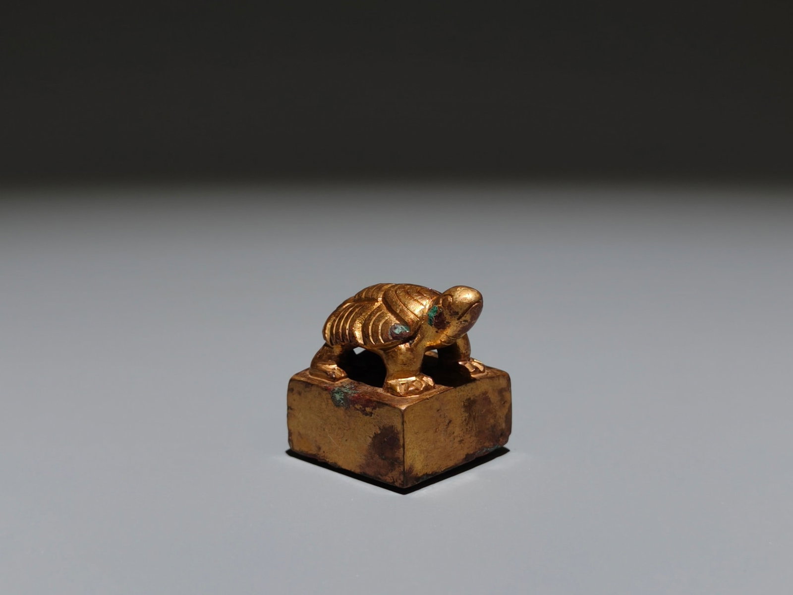 A Exquisite Gilt Bronze Turtle Seal - 4