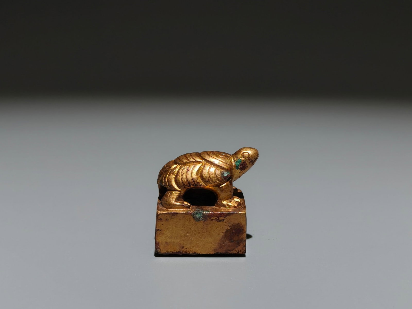 A Exquisite Gilt Bronze Turtle Seal - 5