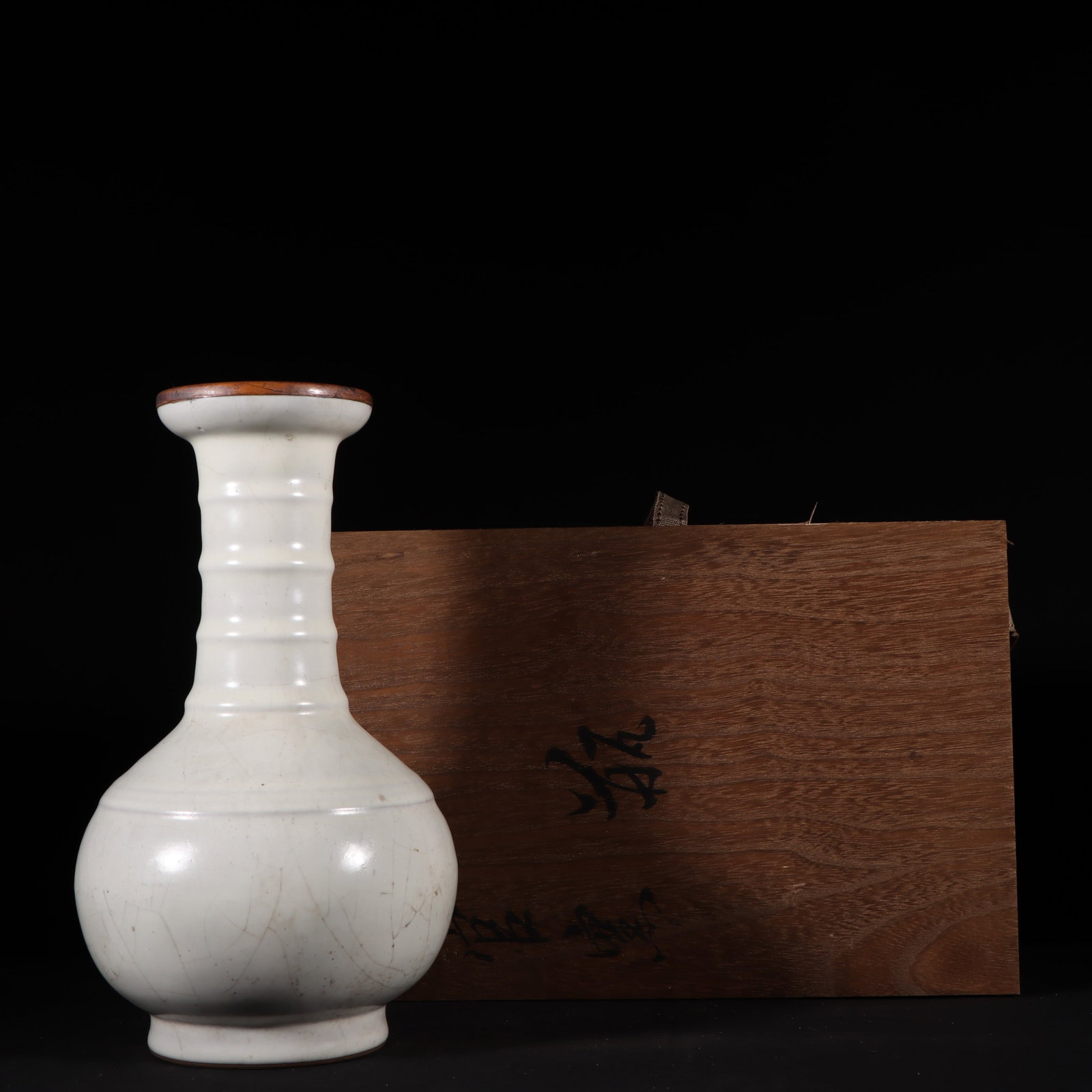 A Exquisite Guan yao string pattern Vase: A Exquisite Guan yao string pattern Vase,Song Dynasty, China,Size:9.7inx5.7in 官窑弦纹瓶,中国宋代
