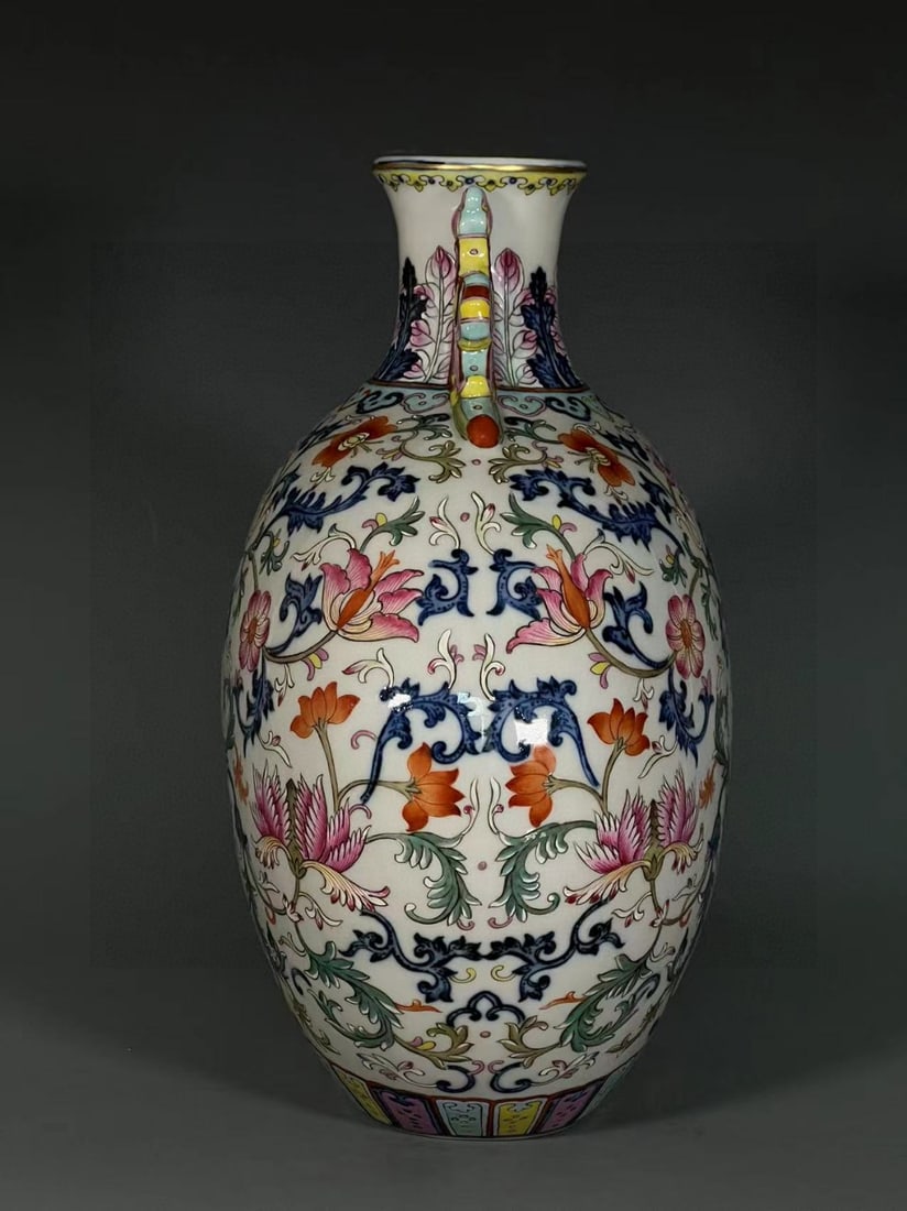 A Exquisite Wucai Lotus Pattern Vase - 2