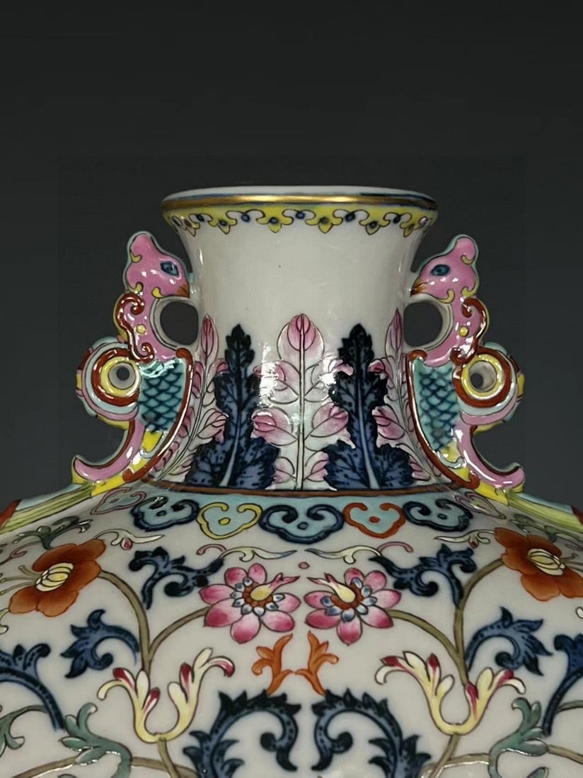A Exquisite Wucai Lotus Pattern Vase - 6