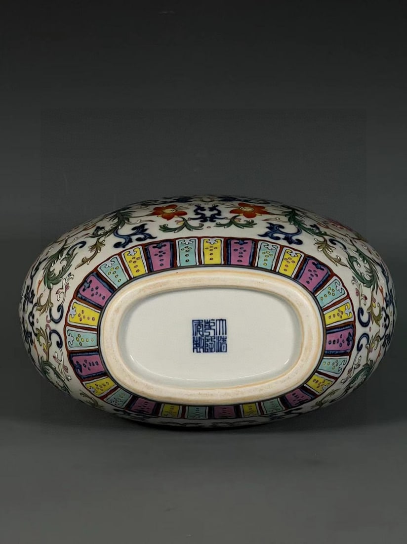A Exquisite Wucai Lotus Pattern Vase - 8