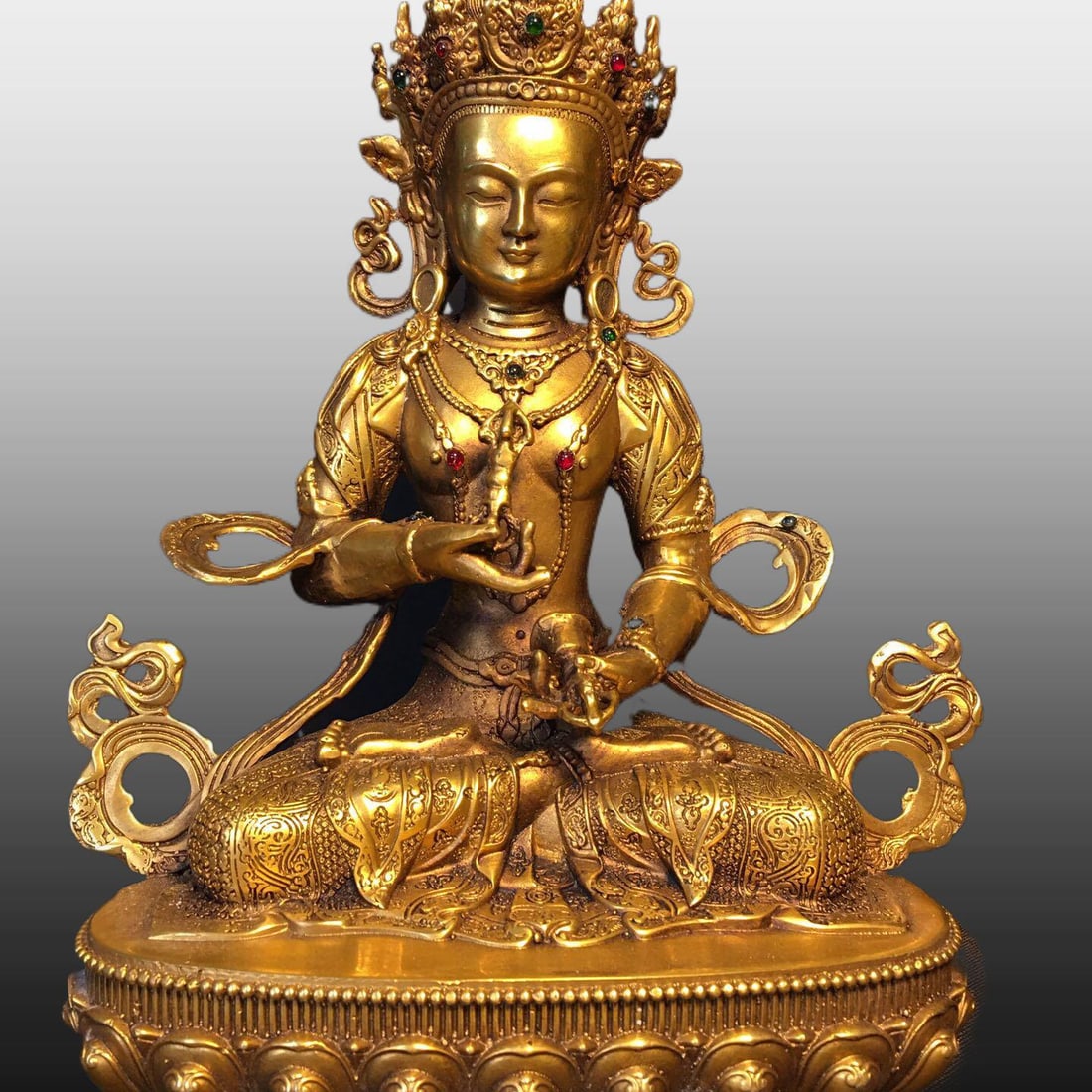 A Exquisite Coppery Inlaid Gems Statue of Avalokitesvara Ornament: A Exquisite Coppery Inlaid Gems Statue of Avalokitesvara Ornament,Ming Dynasty, China,Size:8.7inx5.1in ,Weight:1625g