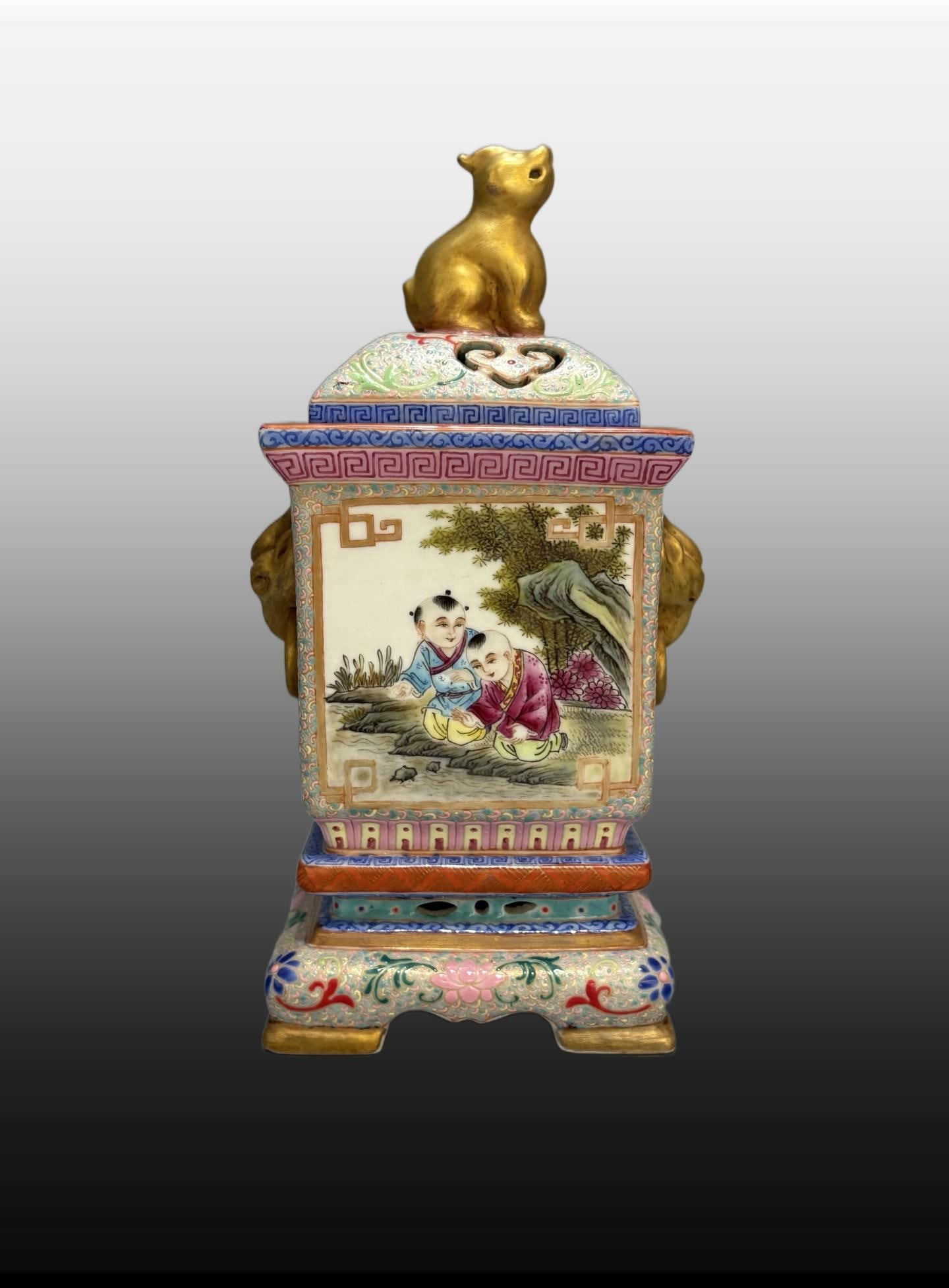 A Exquisite Famille-Rose Painted Gold Figures Pattern Censer: A Exquisite Famille-Rose Painted Gold Figures Pattern Censer,Qing Dynasty, China,Qianlong Four-character Mark,Size:8.3inx4.5in