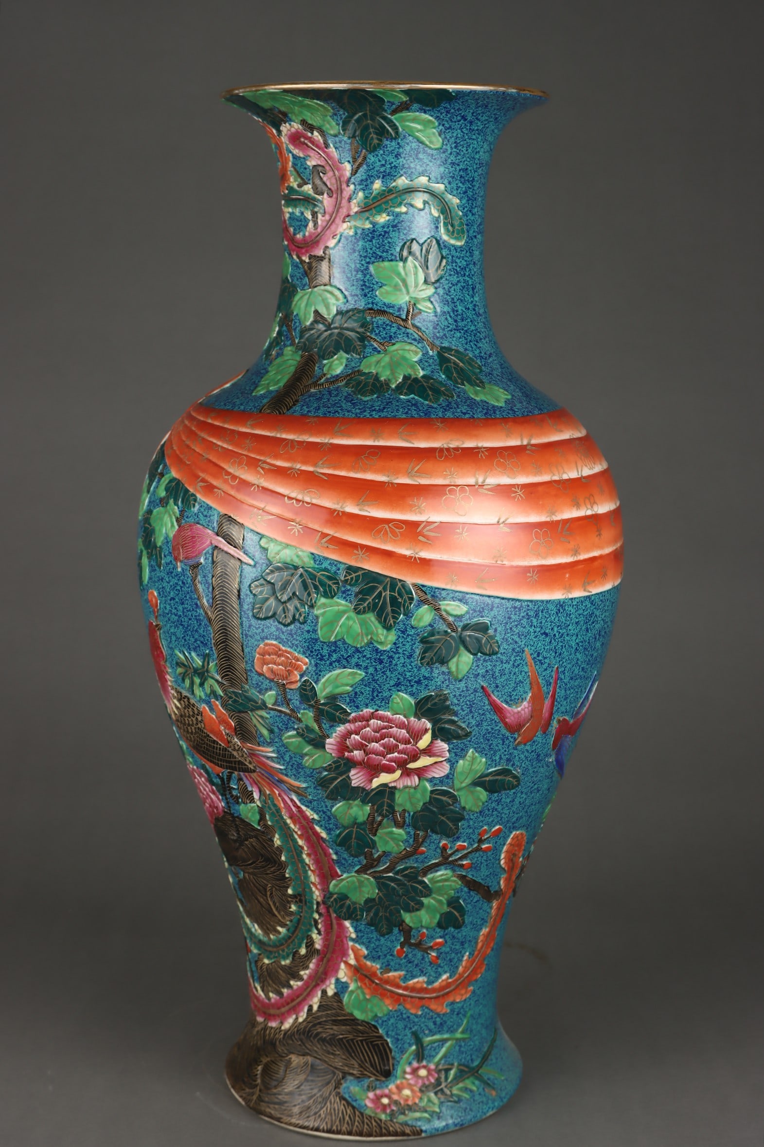 A Exquisite Doucai Flower and Bird Pattern Vase - 4