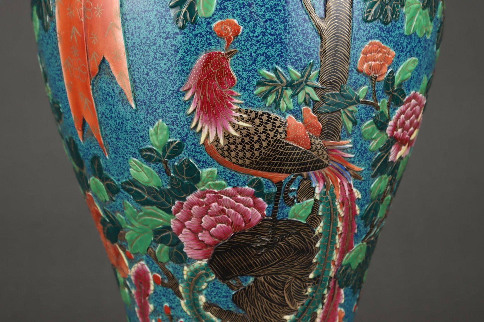 A Exquisite Doucai Flower and Bird Pattern Vase - 6
