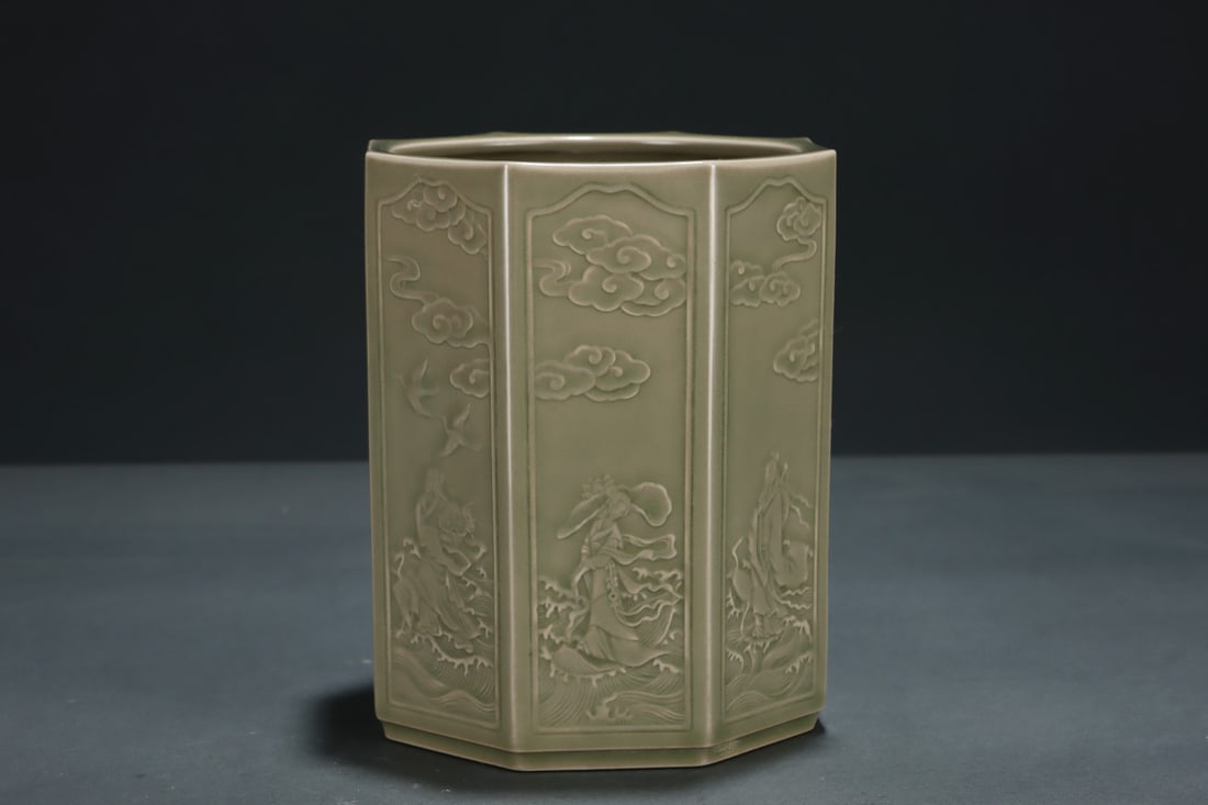 A Exquisite Yue yao Figures Pattern Brush Pot - 4
