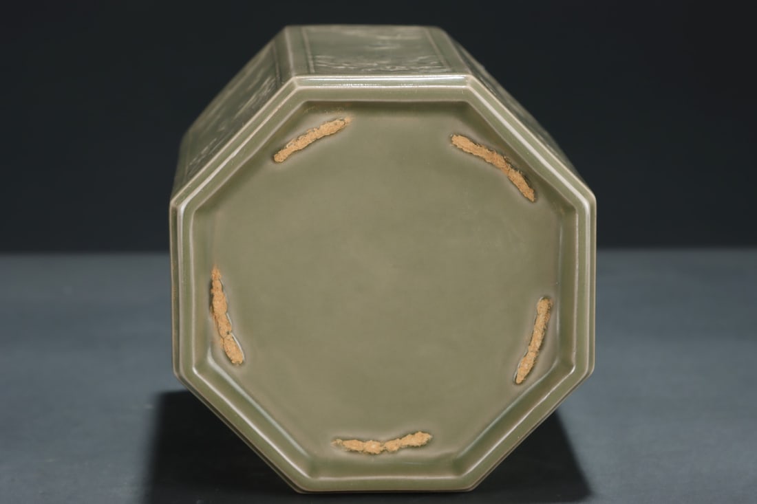 A Exquisite Yue yao Figures Pattern Brush Pot - 9