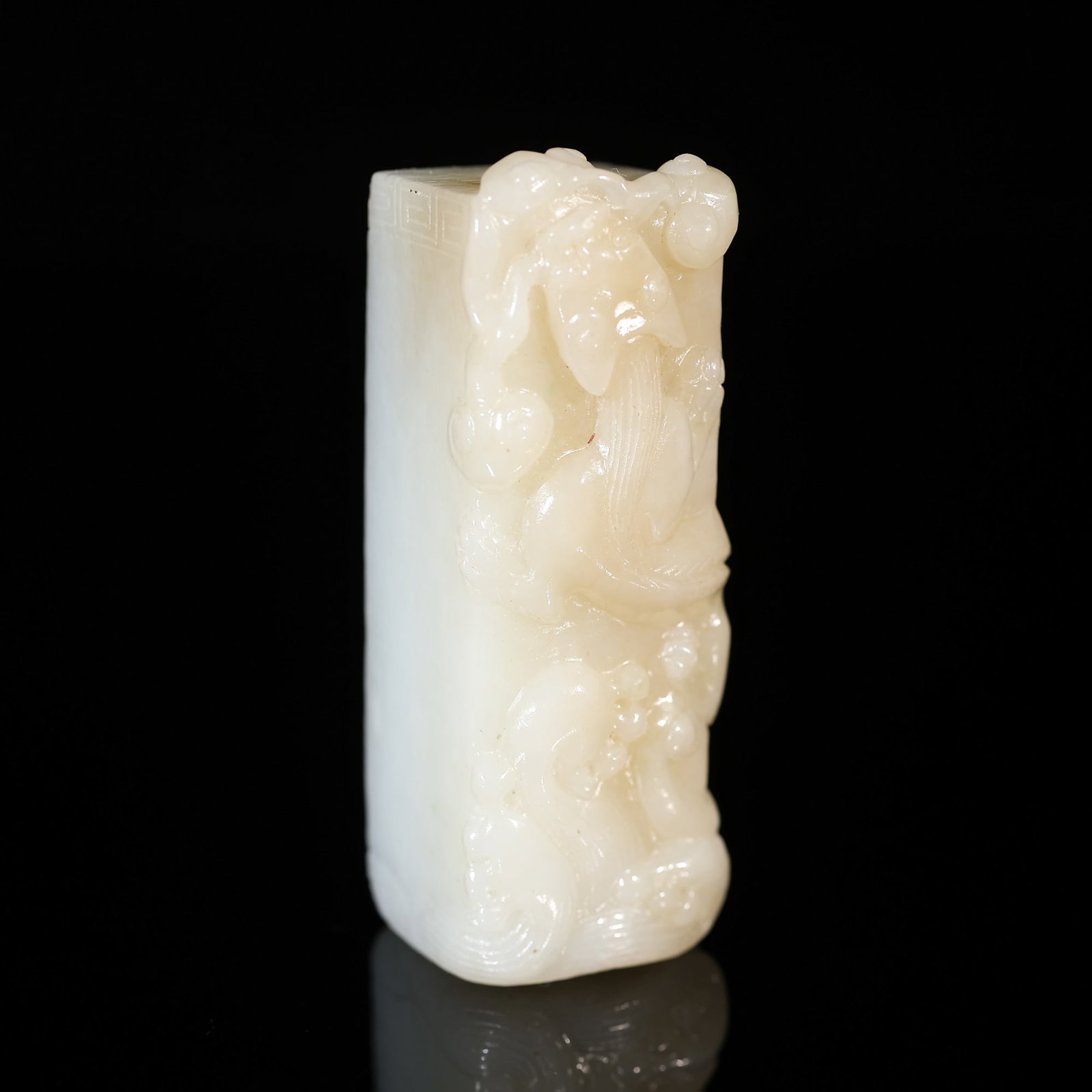 A Exquisite Hotan Jade Dragon Handheld Carving: A Exquisite Hotan Jade Dragon Handheld Carving,Qing Dynasty, China,Size:3inx1.2inx1.2in 和田玉龙手把件,中国清代