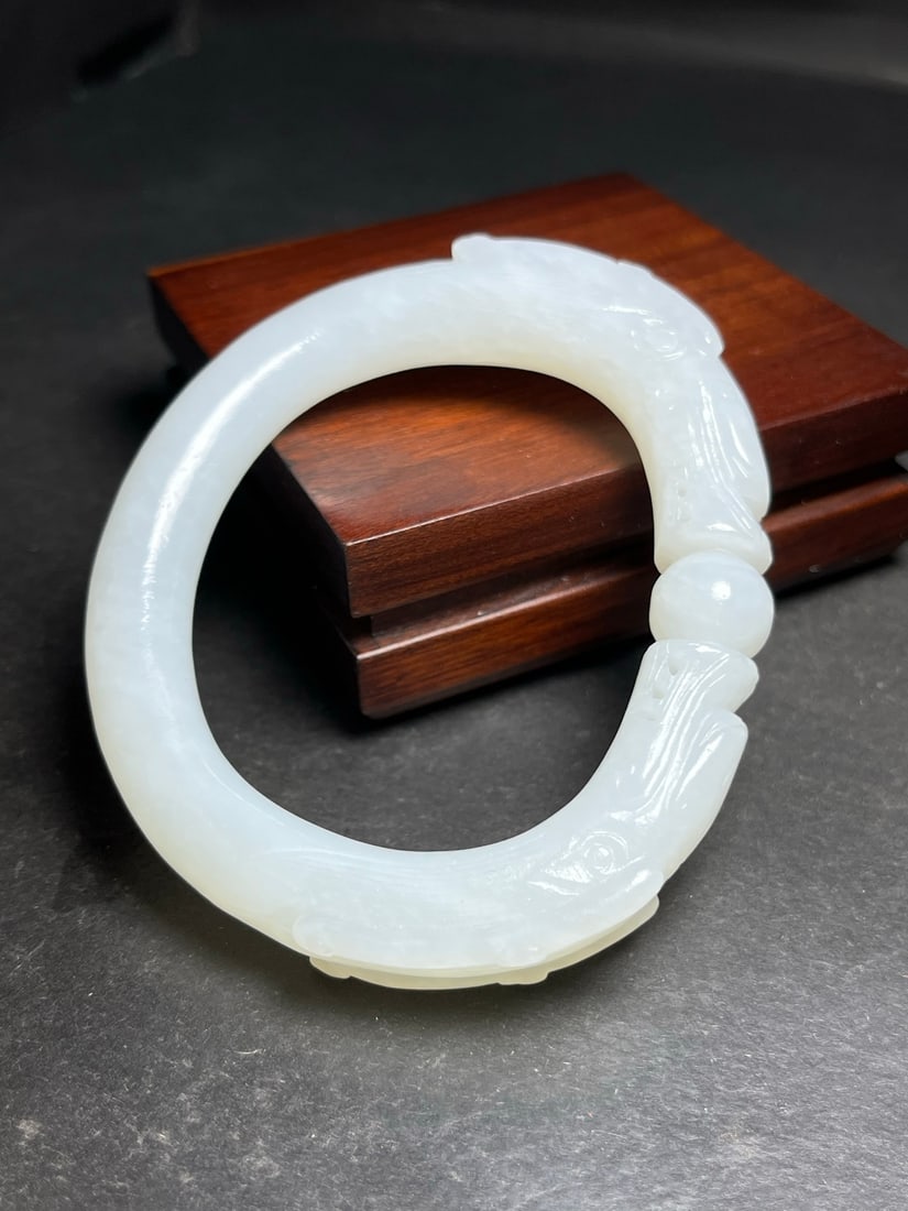 A Exquisite Hotan Jade Dragon Bracelets - 2
