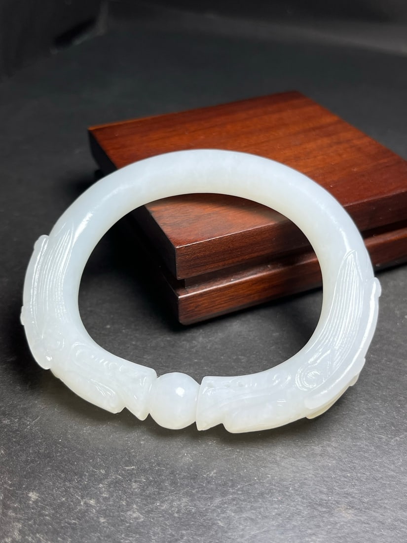 A Exquisite Hotan Jade Dragon Bracelets - 3