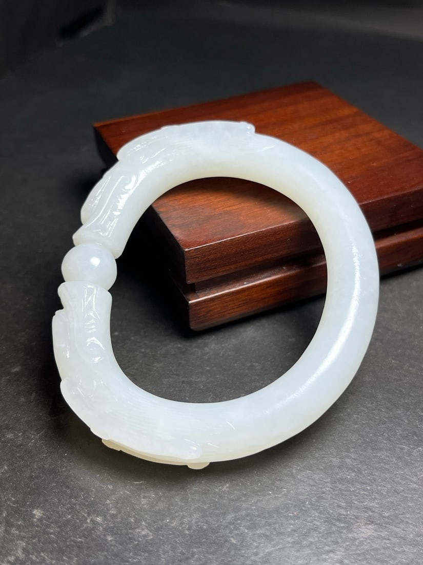 A Exquisite Hotan Jade Dragon Bracelets - 4