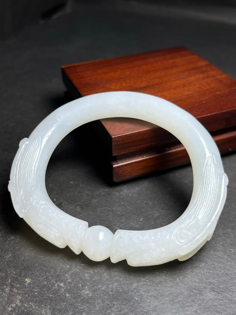 A Exquisite Hotan Jade Dragon Bracelets - 7