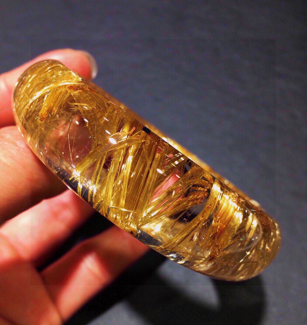A Exquisite Titanium Quartz Bracelets: Titanium Quartz Bracelets,Qing Dynasty, China,Size:2.2inx0.7inx0.5in, Weight:97g 钛晶手镯,中国清代