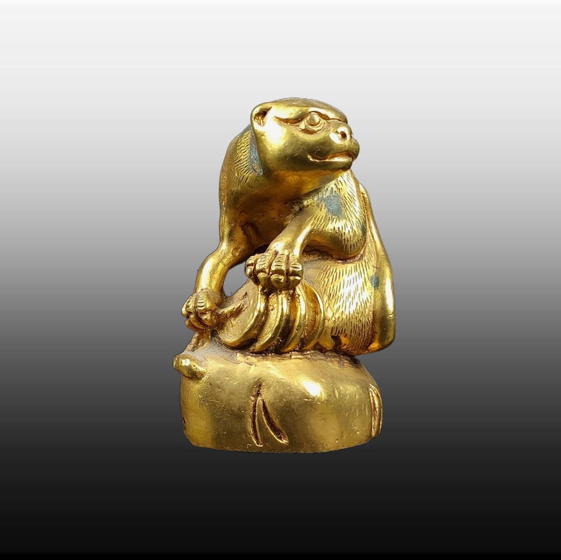 A Exquisite Gilt Bronze Auspicious Beast Ornament: A Exquisite Gilt Bronze Auspicious Beast Ornament,Han Dynasty, China,Size:2.4inx1.6in,Weight:285g 铜鎏金瑞兽摆件,中国汉代