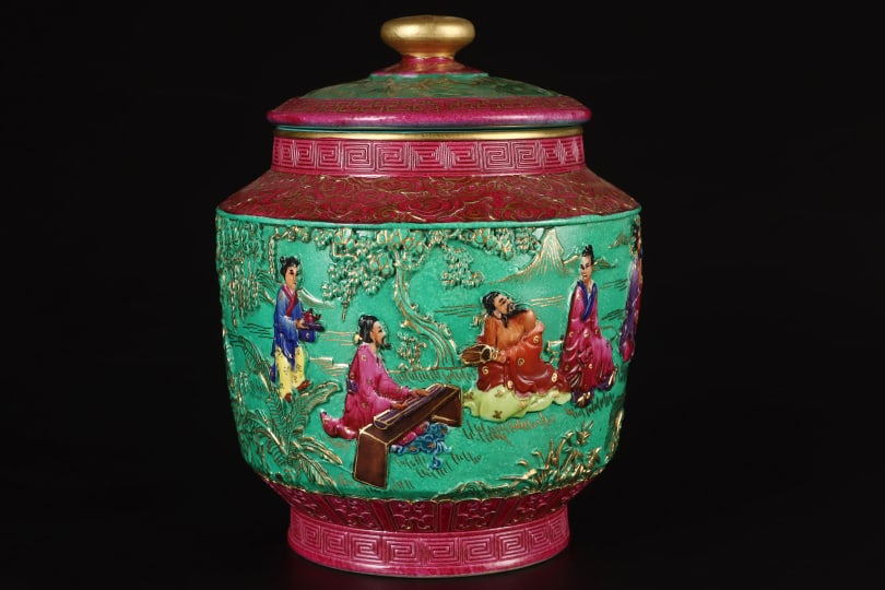 A Exquisite Ruby Red-Glazed Painted Gold Figures Pattern Jar - 3
