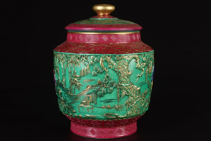 A Exquisite Ruby Red-Glazed Painted Gold Figures Pattern Jar - 4