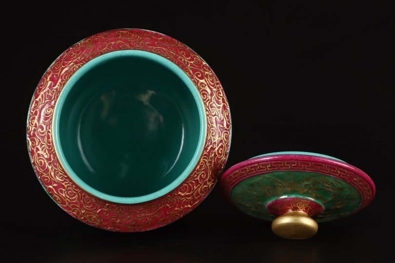 A Exquisite Ruby Red-Glazed Painted Gold Figures Pattern Jar - 7