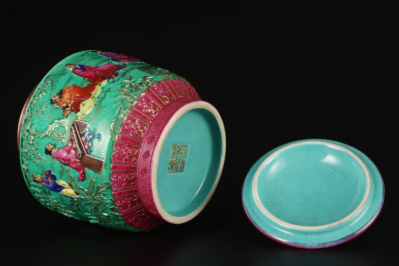 A Exquisite Ruby Red-Glazed Painted Gold Figures Pattern Jar - 8