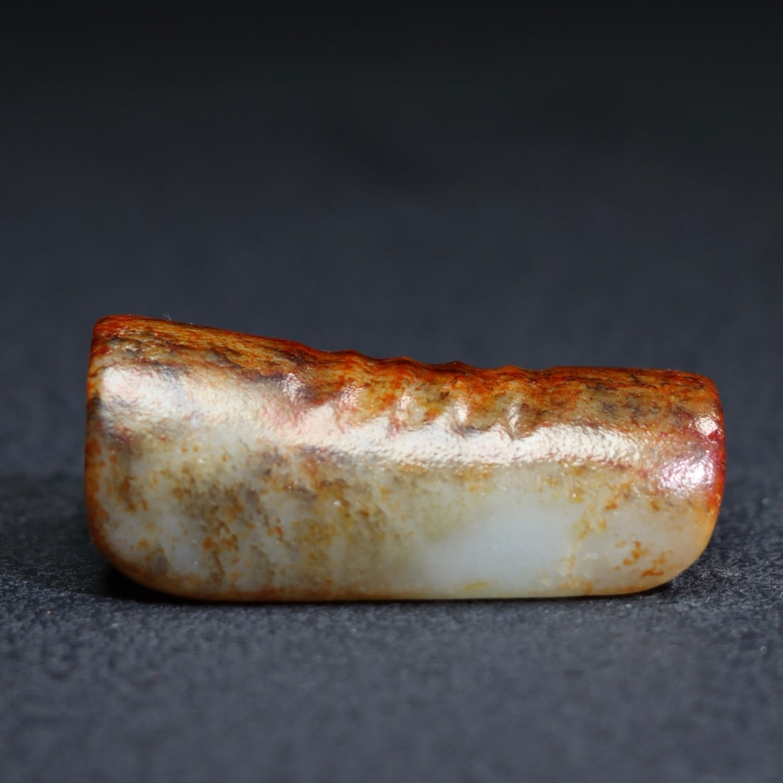 A Exquisite Hotan Jade Pillow Ornament: A Exquisite Hotan Jade Pillow Ornament,Han Dynasty, China,Size:2.4inx1.2inx0.9in ,Weight:75.7g 和田玉枕头摆件,中国汉代