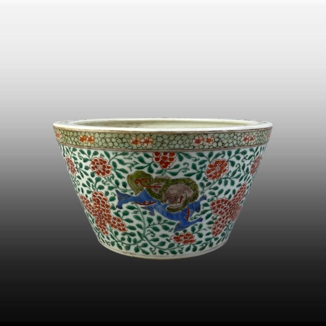 Wucai Lion Pattern Vat: Wucai Lion Pattern Vat,Qing Dynasty, China,Kangxi Six-character Mark,Size:6.1inx11.1in