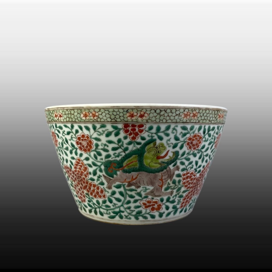 Wucai Lion Pattern Vat - 2