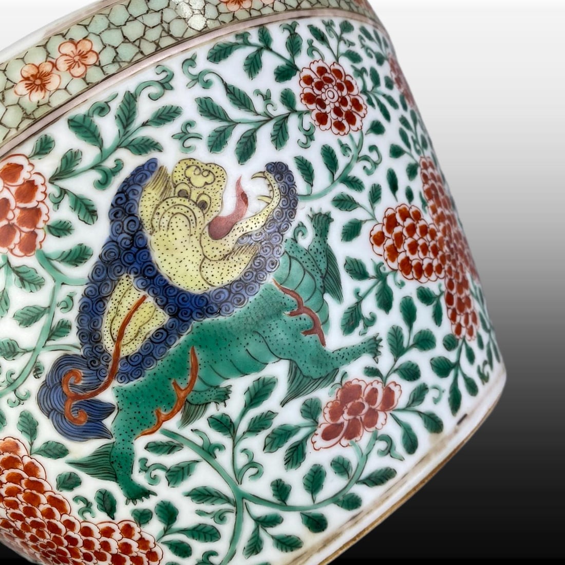 Wucai Lion Pattern Vat - 5