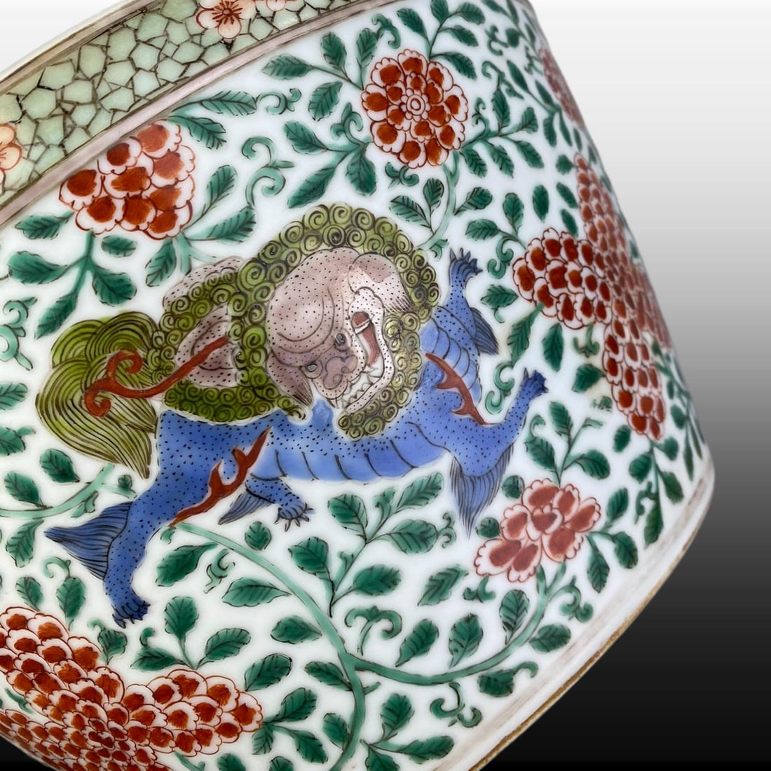 Wucai Lion Pattern Vat - 6