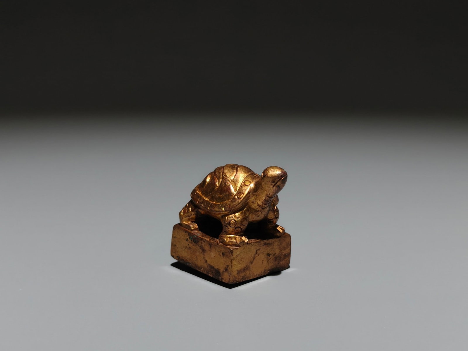 A Exquisite Gilt Bronze Turtle Seal - 2
