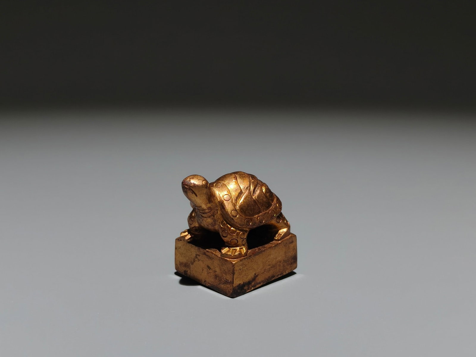 A Exquisite Gilt Bronze Turtle Seal - 4
